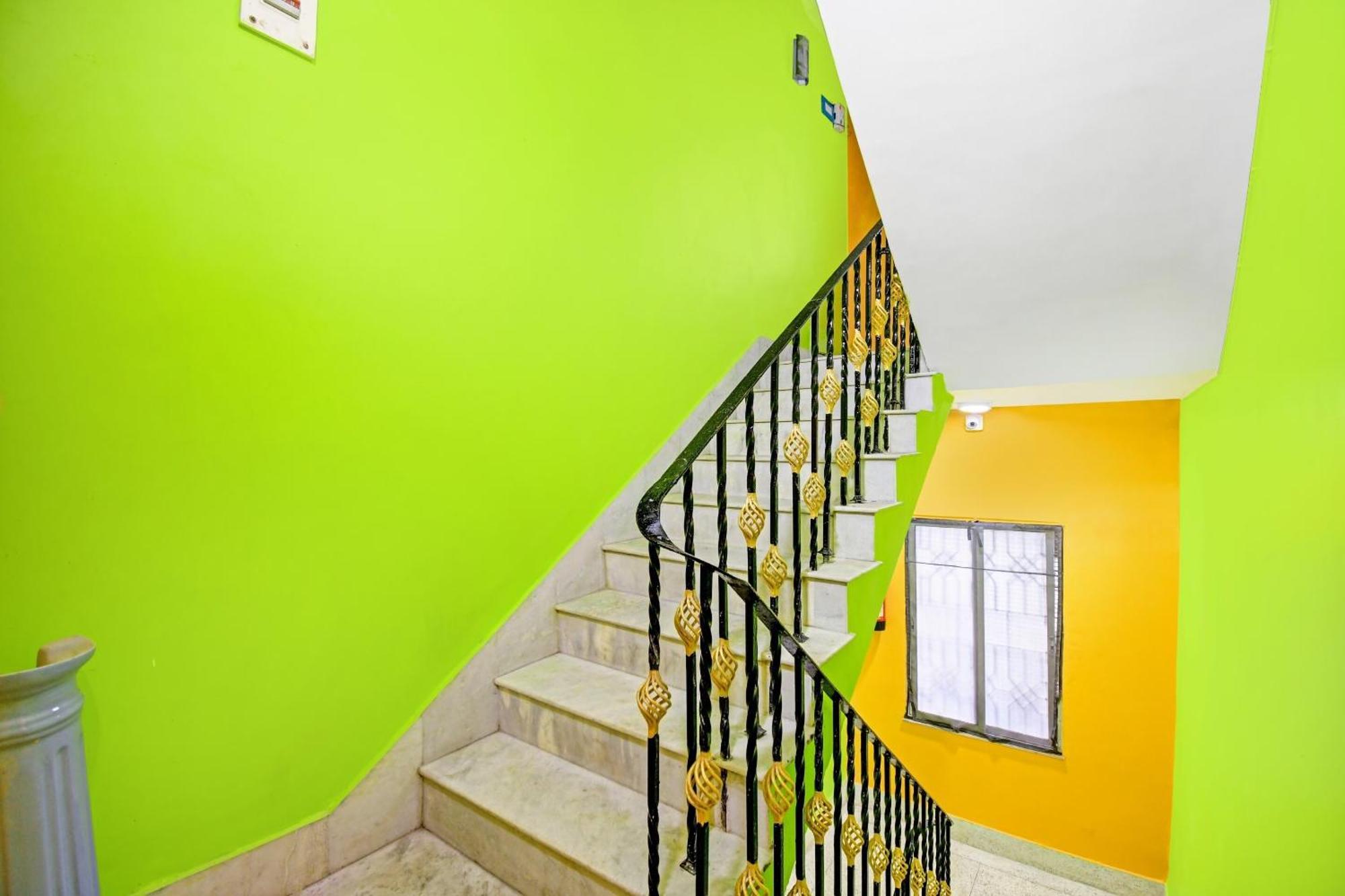 Hotel O Ankan Regency Near Acropolis Mall Колката Екстериор снимка