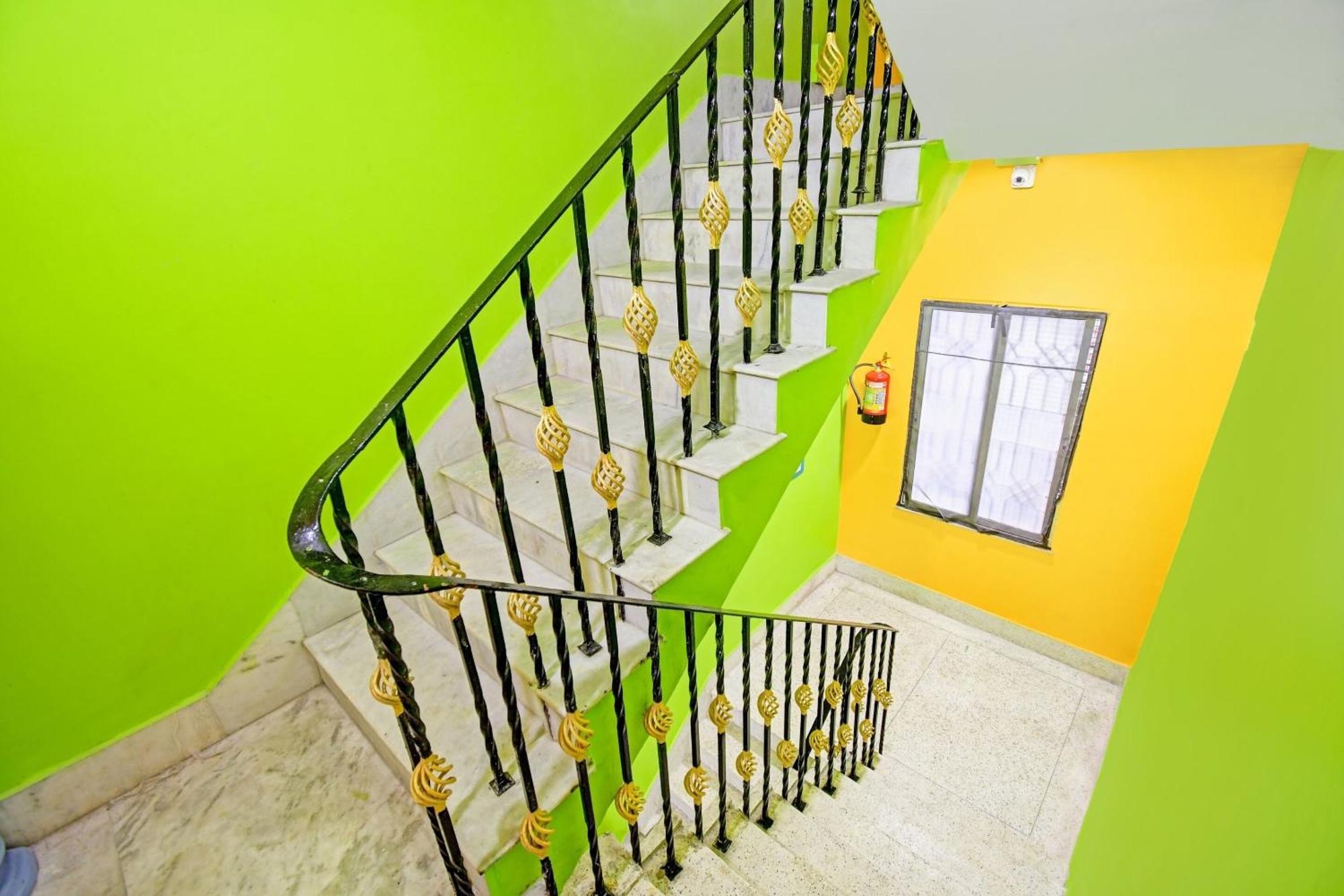 Hotel O Ankan Regency Near Acropolis Mall Колката Екстериор снимка